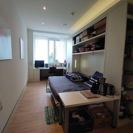 Sharing Studio Apartment With Me Мюнхен Экстерьер фото