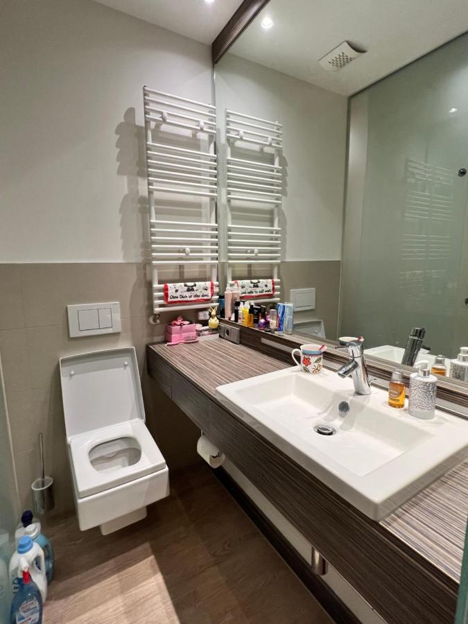 Sharing Studio Apartment With Me Мюнхен Экстерьер фото